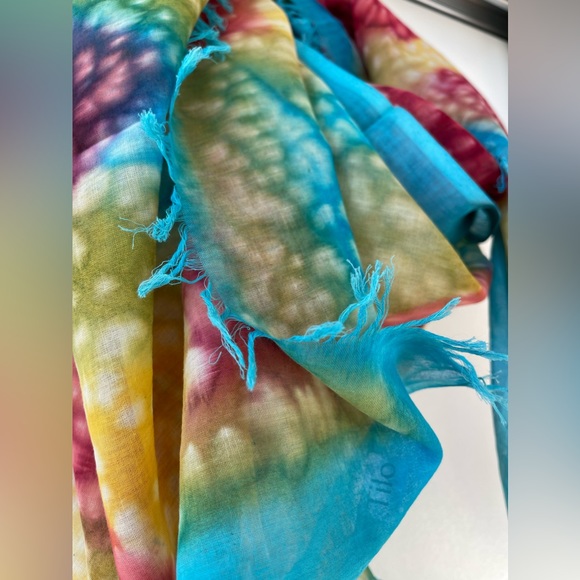 TILO Scarves Color Pop! Luxe soft cotton scarf makes the perfect accessory 😍 - Picture 3 of 13